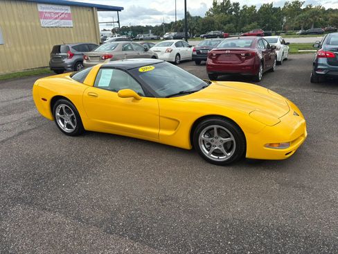 Used 2004 Chevrolet Corvette Coupe w/ Preferred Equipment Group RWD image 2