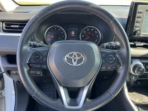 Used 2021 Toyota RAV4 XLE Premium FWD image 7