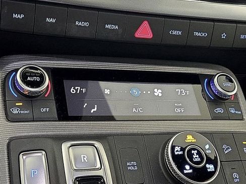 Used 2023 Hyundai Palisade Calligraphy image 18