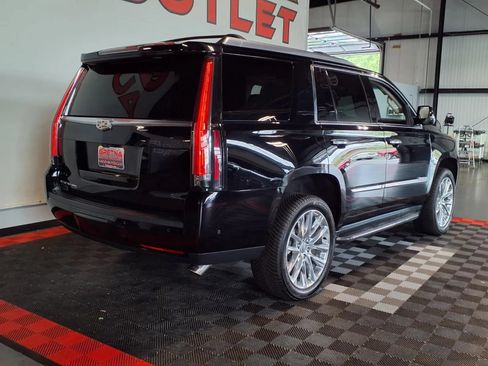 Used 2019 Cadillac Escalade Luxury AWD/4WD image 8