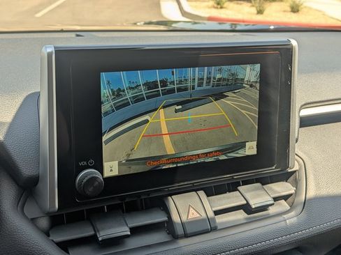 Used 2025 Toyota RAV4 XLE FWD image 18