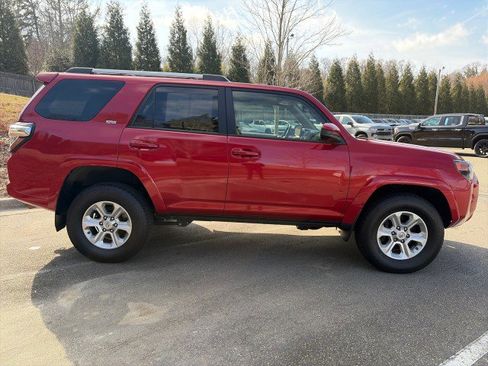 Used 2022 Toyota 4Runner SR5 image 8