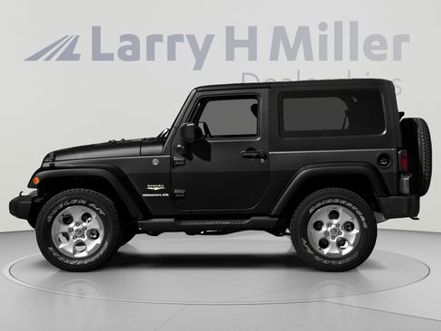 Used 2016 Jeep Wrangler Sahara w/ Connectivity Group AWD/4WD image 3