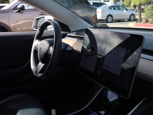 Used 2018 Tesla Model 3 Long Range image 19