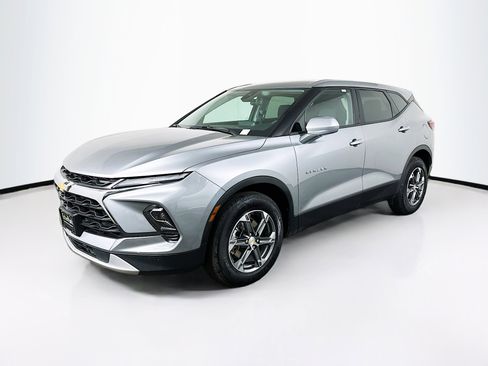 Used 2025 Chevrolet Blazer LT FWD image 3