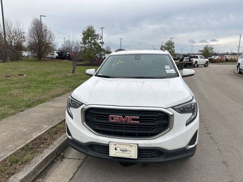 Used 2021 GMC Terrain SLE w/ Driver Convenience Package image 2