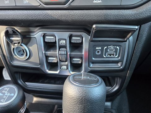 New 2026 Jeep Gladiator Sport image 15