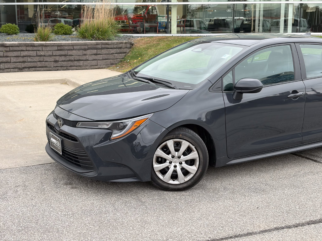 Used 2025 Toyota Corolla LE FWD image 2