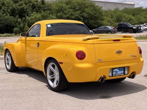 Used 2003 Chevrolet SSR w/ Preferred Equipment Group RWD image 4