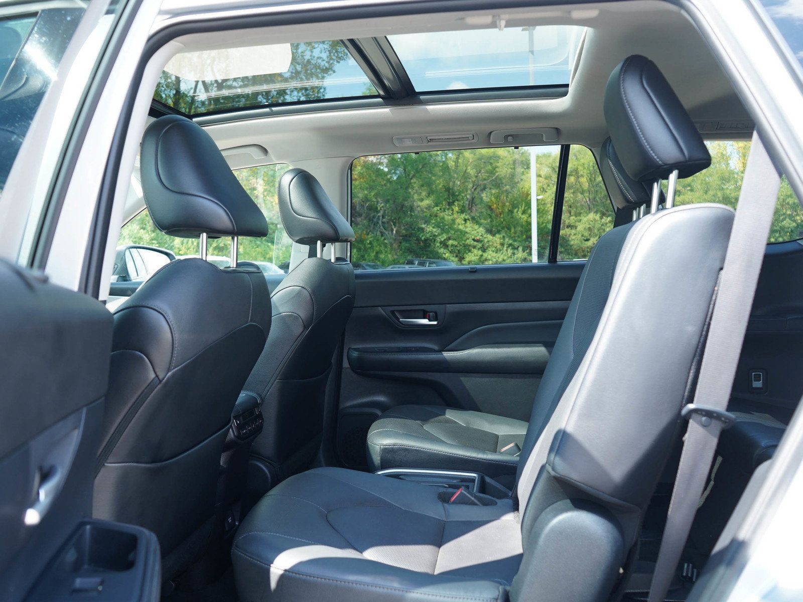 Used 2024 Toyota Grand Highlander AWD image 16