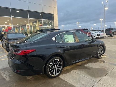 Used 2026 Toyota Camry XLE AWD/4WD image 4