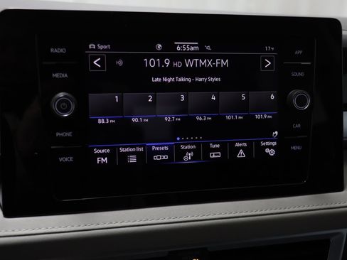 New 2026 Volkswagen Taos SE image 8