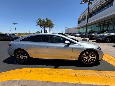 Used 2022 Mercedes-Benz EQS 580 4MATIC Sedan image 3
