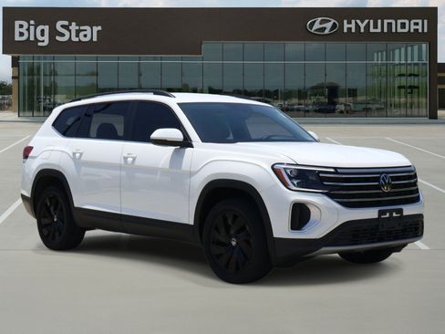Used 2025 Volkswagen Atlas SE FWD image 6
