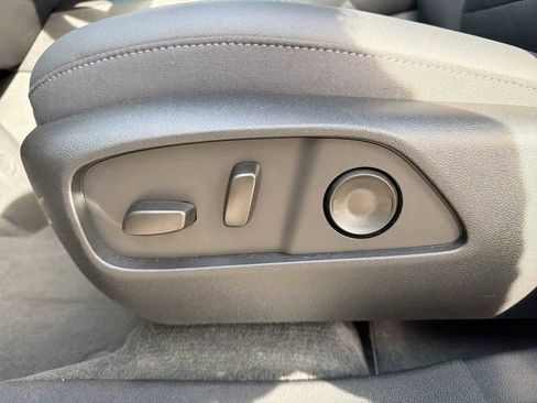 New 2026 Chevrolet Equinox LT w/ Convenience Package II image 17