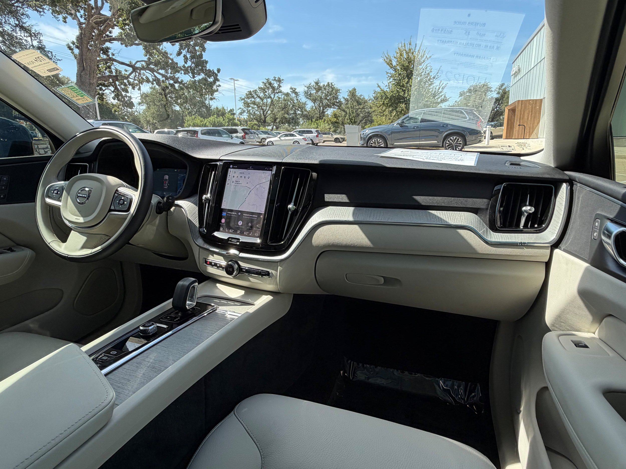 Certified 2025 Volvo XC60 T8 Plus w/ Protection Package Premier AWD/4WD image 13