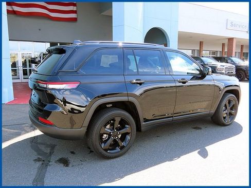 Certified 2023 Jeep Grand Cherokee Altitude AWD/4WD image 8