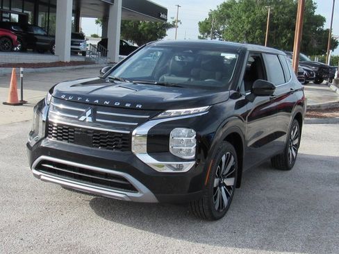 New 2025 Mitsubishi Outlander SE image 6