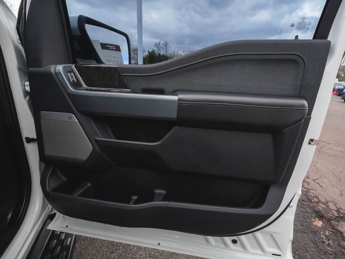 Used 2022 Ford F150 Lightning Lariat image 11