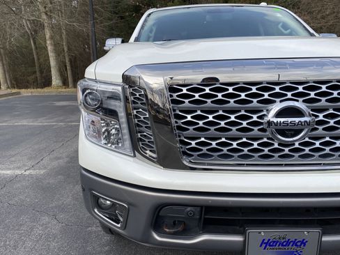 Used 2018 Nissan Titan Platinum Reserve image 14