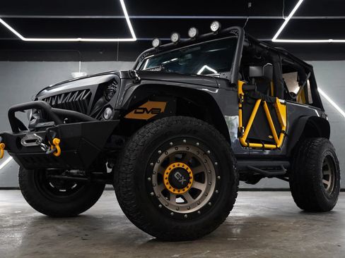 Used 2016 Jeep Wrangler Sport AWD/4WD image 3