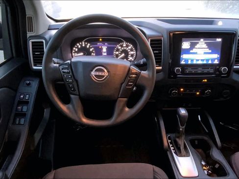 Used 2022 Nissan Frontier SV RWD image 6