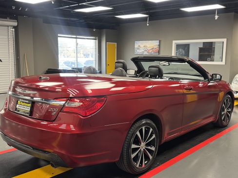 Used 2013 Chrysler 200 S FWD image 5