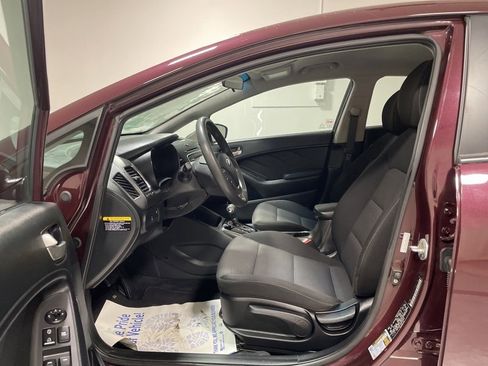 Used 2017 Kia Forte LX image 17