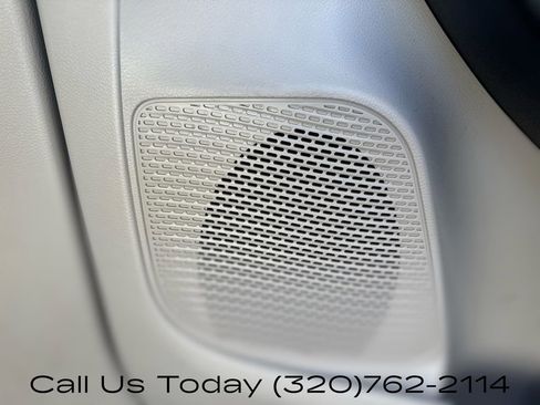 Used 2024 Chrysler Pacifica Touring-L image 18