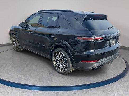 Used 2023 Porsche Cayenne Platinum Edition image 8