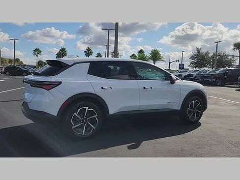 New 2026 Chevrolet Equinox EV LT image 28