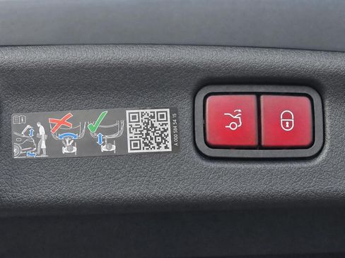 New 2026 Mercedes-Benz C 300 4MATIC Sedan image 21