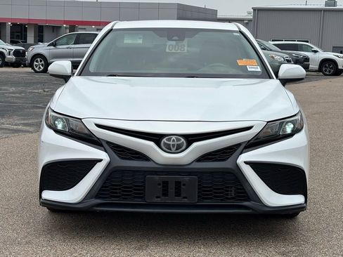Used 2021 Toyota Camry SE FWD image 3