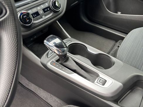 Used 2025 Buick Envista Preferred FWD image 36