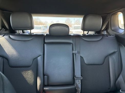 Used 2024 Jeep Compass Latitude image 29