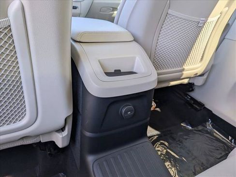Used 2024 Volvo XC60 T8 Plus w/ Protection Package Premier AWD/4WD image 24