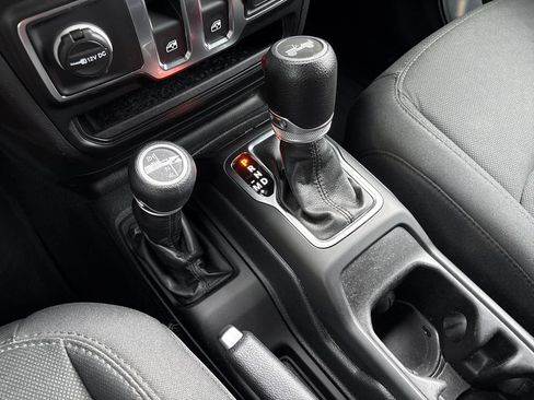 Used 2022 Jeep Wrangler Sport AWD/4WD image 28