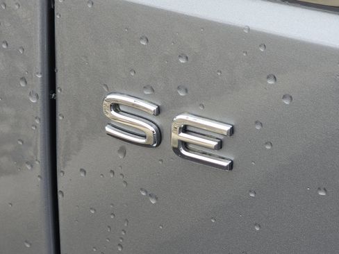 Used 2025 Volkswagen Atlas SE image 15