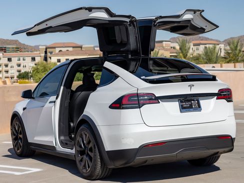 Used 2023 Tesla Model X AWD/4WD image 11