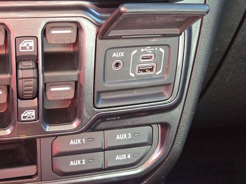 Used 2021 Jeep Wrangler Unlimited Sport AWD/4WD image 24
