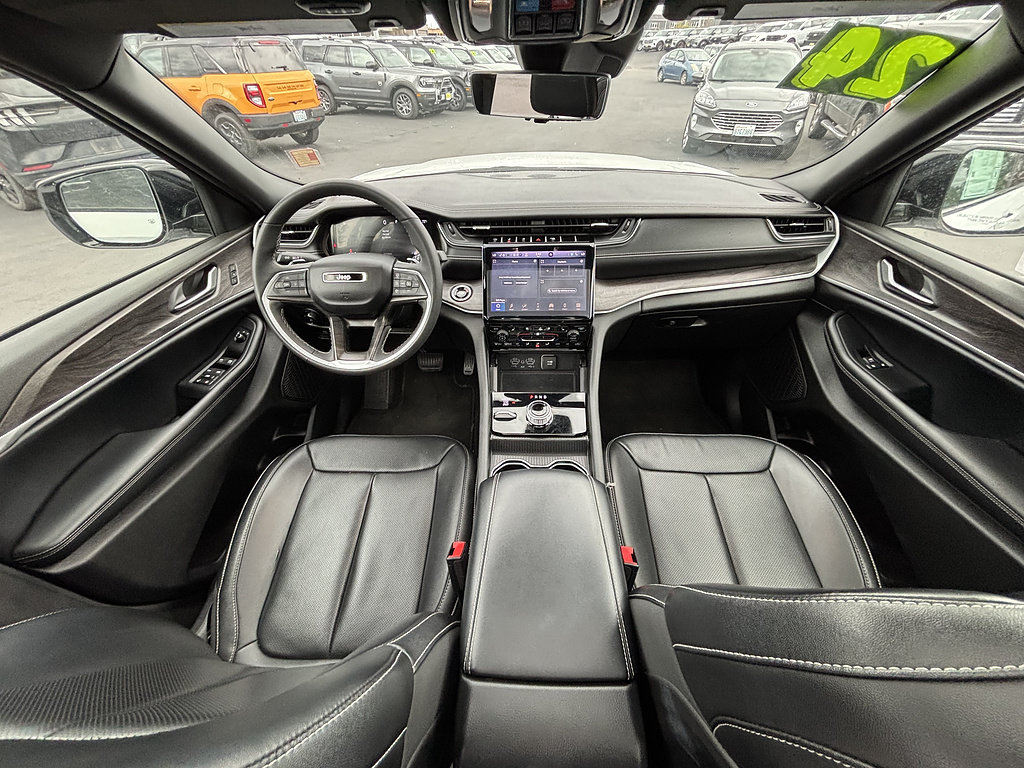 Used 2024 Jeep Grand Cherokee Limited w/ Luxury Tech Group II AWD/4WD image 17