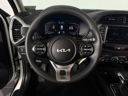 Used 2025 Kia Soul FWD image 17