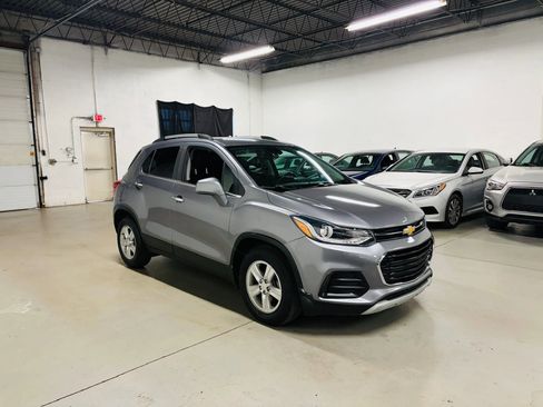 Used 2019 Chevrolet Trax LT w/ LT Convenience Package FWD image 4
