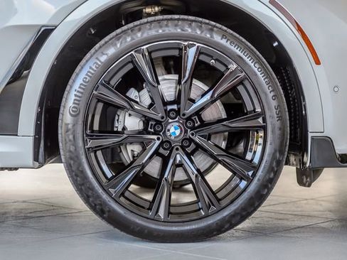 Used 2020 BMW X7 xDrive40i w/ M Sport Package AWD/4WD image 18