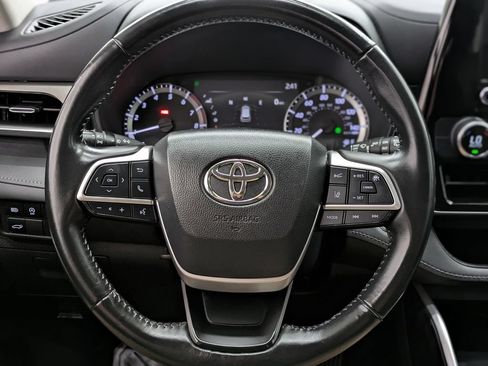 Used 2023 Toyota Highlander LE AWD/4WD image 37
