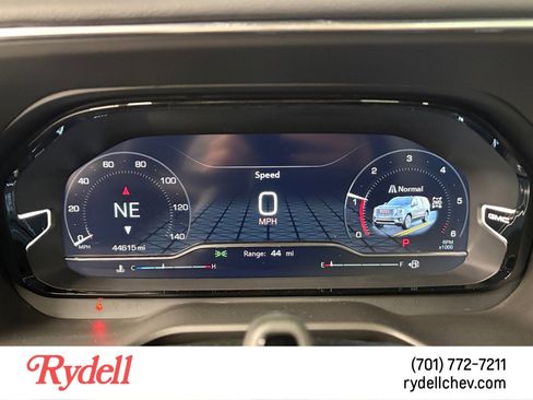 Used 2024 GMC Yukon Denali w/ Advanced Technology Package AWD/4WD image 14