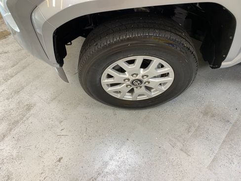Used 2025 Toyota Tacoma SR5 AWD/4WD image 11