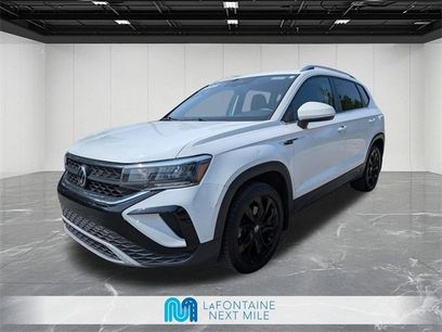 Used 2022 Volkswagen Taos SE w/ Panoramic Sunroof Package