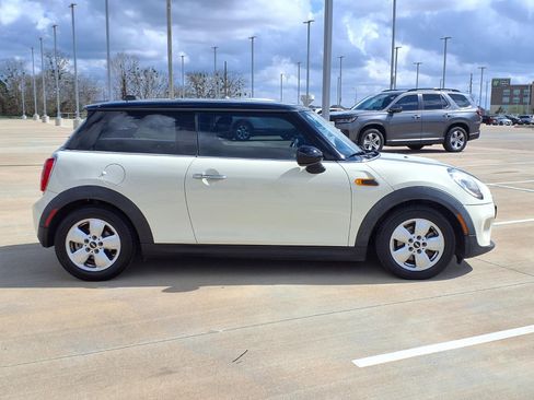 Used 2016 MINI Cooper 2-Door Hardtop image 8
