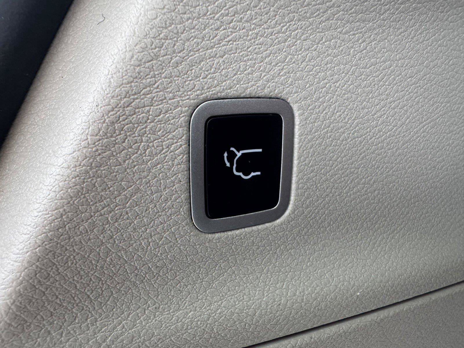 Used 2023 Chrysler Pacifica Touring-L FWD image 37
